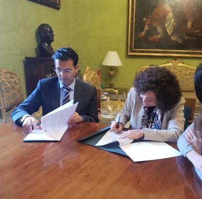 ©Ayto.Granada: El alcalde y la rectora firman un convenio de colaboracin para impulsar actividades culturales y cientficas en el Centro Lorca en materia de investigacin teatral